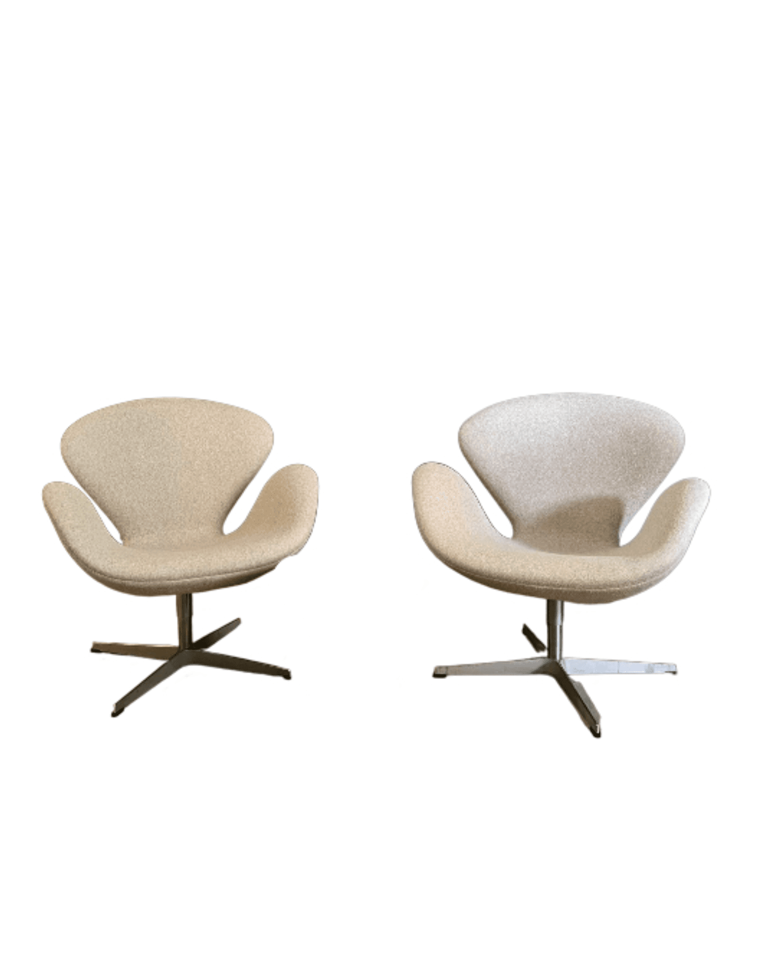 Pair of Swan Chairs – Cream Bouclé | Arne Jacobsen | Fritz Hansen